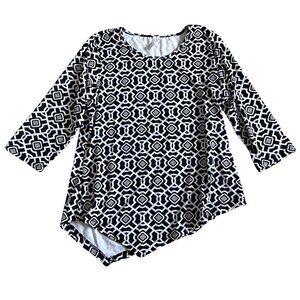 LuLu B Women's Size Small Geometric Print Asymmetrical Hem 3/4 Sleeve Top